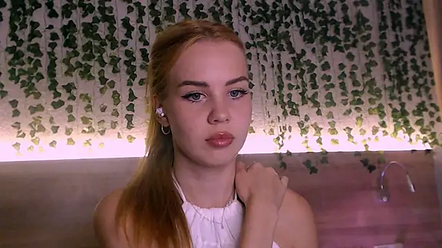 IvyAngel live cam on StripChat