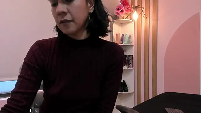 Valkiriia_wiine live cam on StripChat