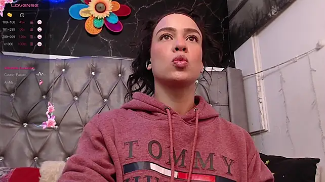LAILAGUMMY live cam on StripChat
