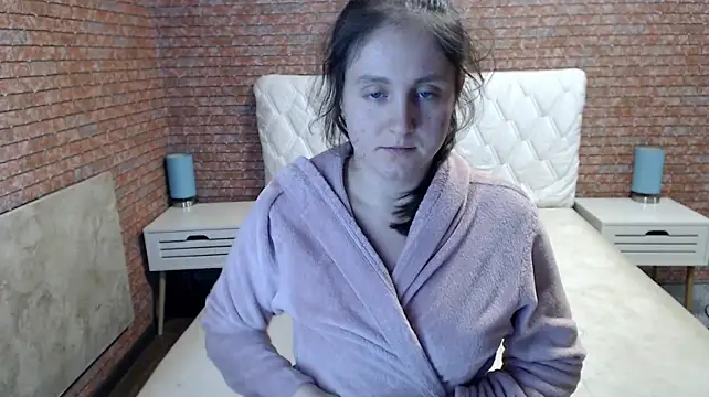 Holliy_Cooper live cam on StripChat