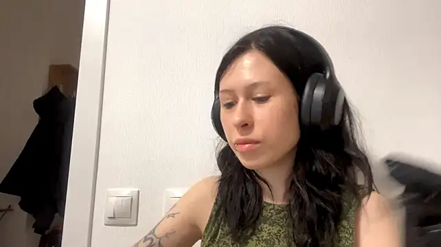 AteEtonian live cam on StripChat