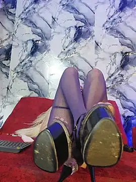 crislingery_dolli live cam on StripChat