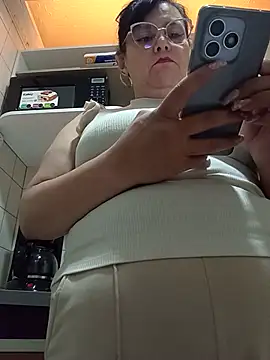 Natasha_miilf_ live cam on StripChat