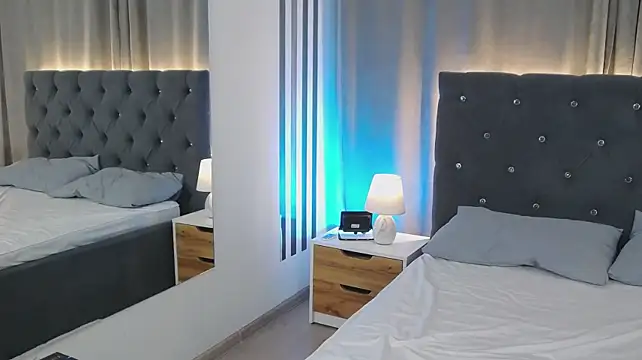 VikkyVonn webcam