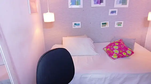 Curvy_sexyvalen webcam stripchat model stream image