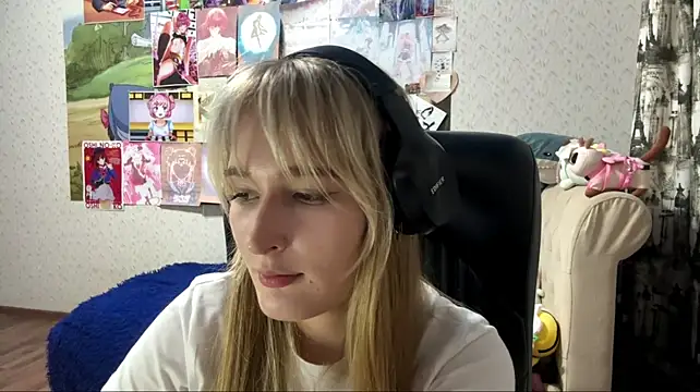 KarieBarlip webcam stripchat model stream image