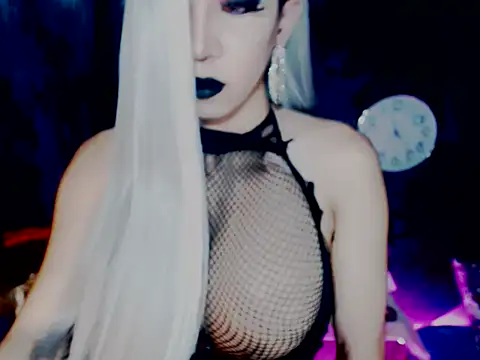 MistressPaola live cam on StripChat