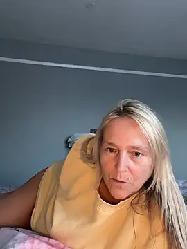 Blondnboujee53
