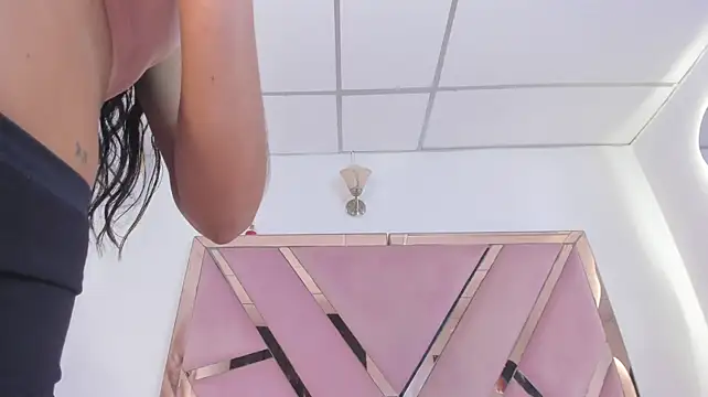 honeyhtx live cam on StripChat