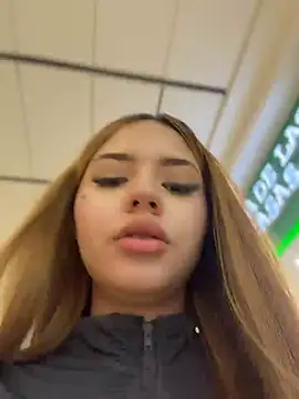 ChloeCollins__ live cam on StripChat