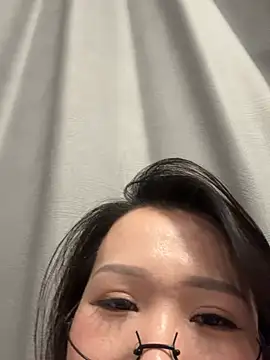 xinxinxinyy1 Live Webcam on Stripchat