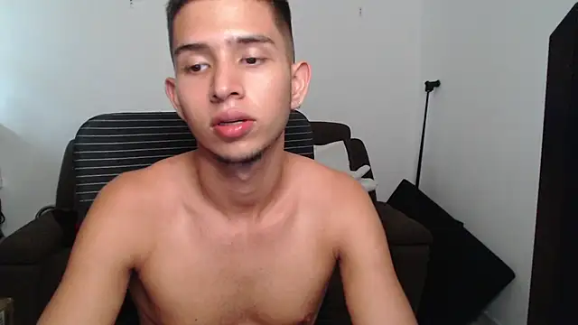 harold_18_ live cam on StripChat