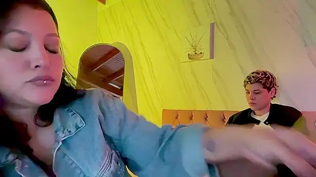 MarcellaGriffin live cam on StripChat