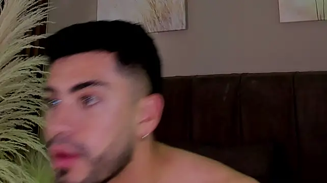 Alexander_Diazz live cam on StripChat