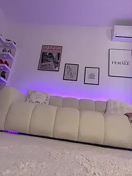 Live-Webcam-Show mit MissyJi - Interaktive Lovense-Toys verfügbar