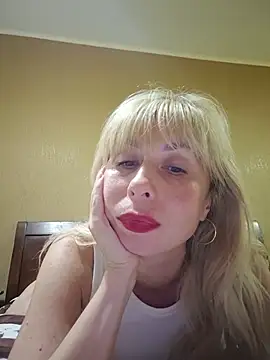 SelinaLovqx live cam on StripChat