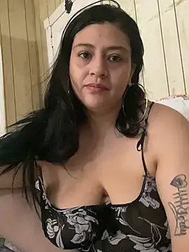 kriztal_pretty live cam on StripChat