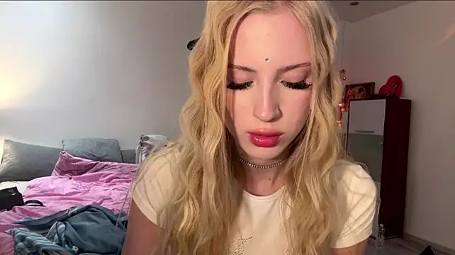 Alicekittyy live sex cam