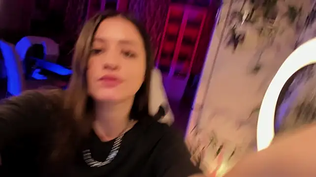 Sserendipityy live cam on StripChat
