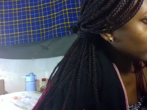 yummyqueenk live cam on StripChat