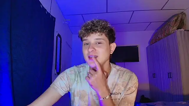 Nathan_Bluee live cam on StripChat