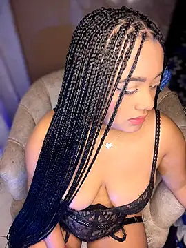 Saraa_M live cam on StripChat