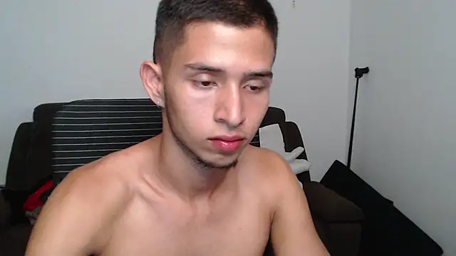 harold_18_ live cam on StripChat