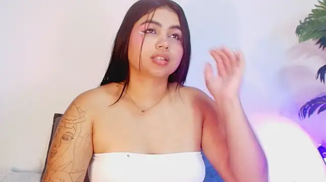 jade_brunnette