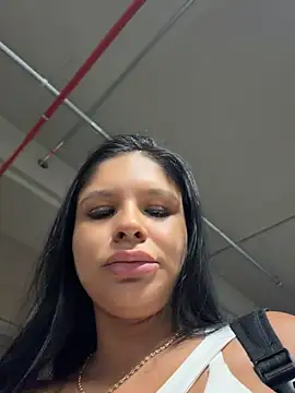 Elara_Luxe webcam