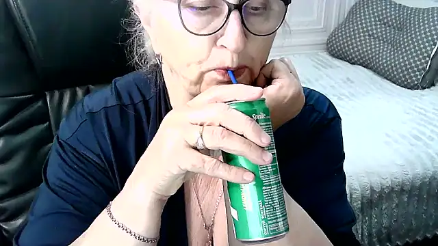 LolkaAlyss live cam preview