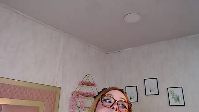 Paulette_roux live cam preview