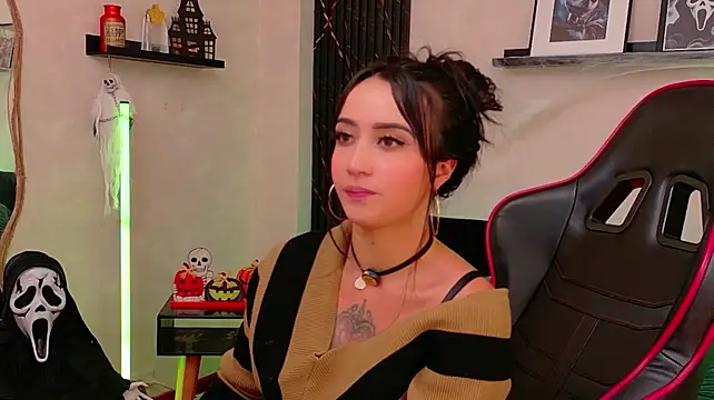 EmmyEvans1 live cam on StripChat