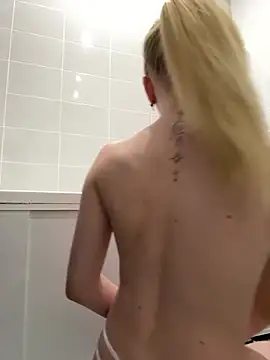 Live-Webcam-Show mit KoriMelon - Interaktive Lovense-Toys verfügbar