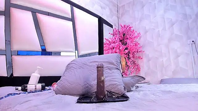 TessaCooper1 live cam on StripChat