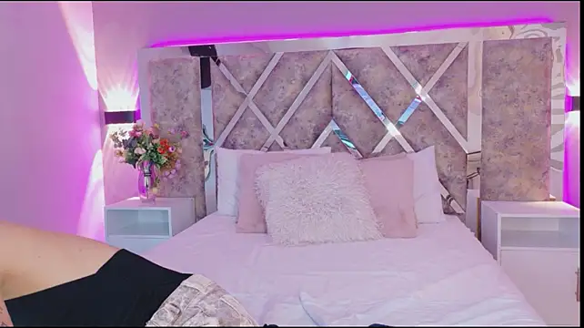 LolaGray__