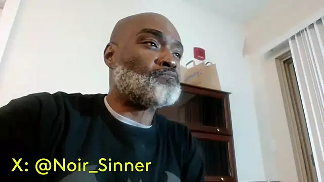 sinnernoir (M mature) - stroke, standing, show ass