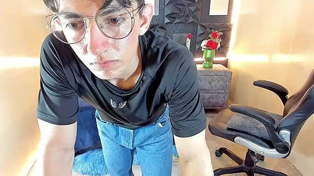 ElanGiraldo live cam on StripChat