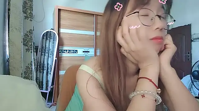 Lili_666 live cam on StripChat