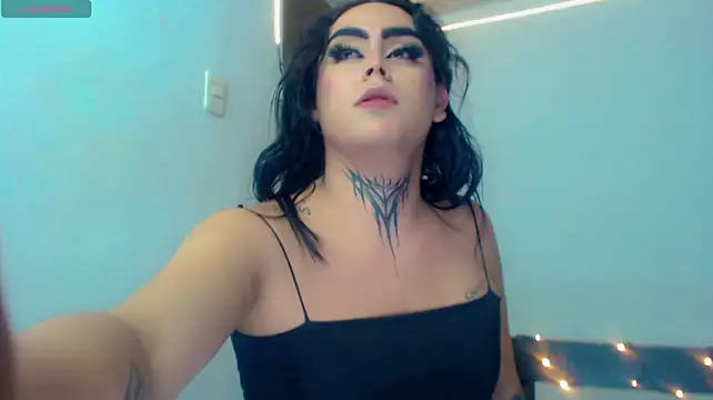 Perla_Hotcortes live cam on StripChat