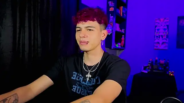 MikeyKuro live cam on StripChat