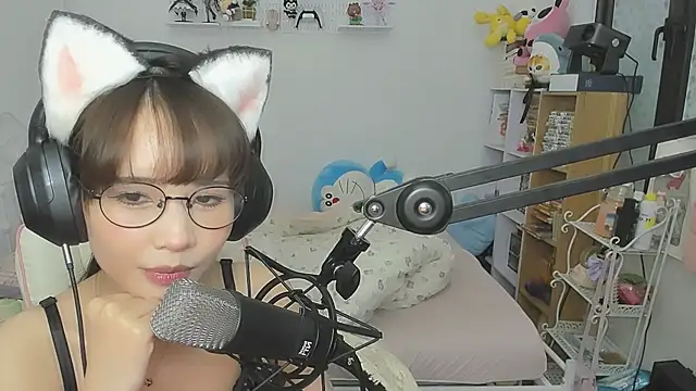 NeKo-nEk0-niI webcam stripchat model stream image