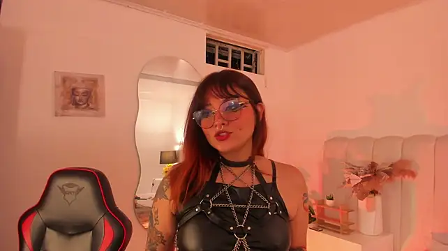 leah_bloom_