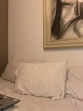Mau_White webcam