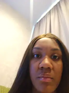 Eva_Nahomi
