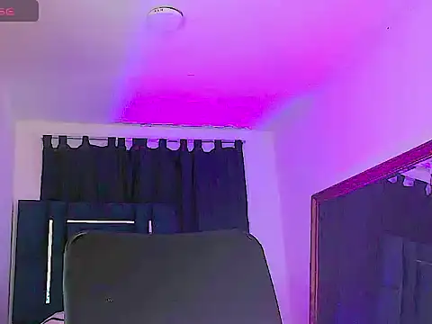 charlottee_- live cam on StripChat