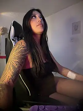 KatianPierce live cam on StripChat