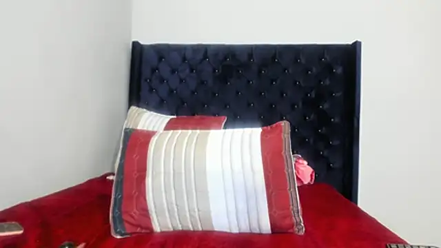 ConnieSmall24 live cam on StripChat