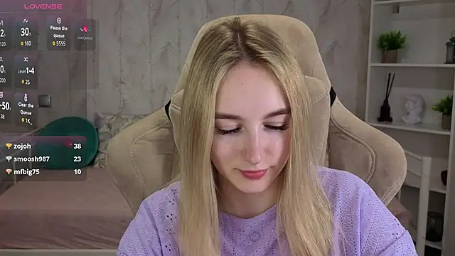 Shy_Polly live cam on StripChat