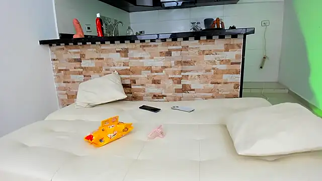 IM_A_HOT_AUNT webcam