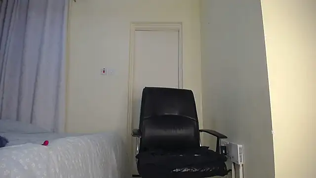 YuYuNoir live cam on StripChat